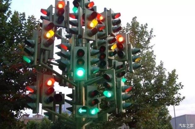 红灯允许右转却被扣6分罚款200元